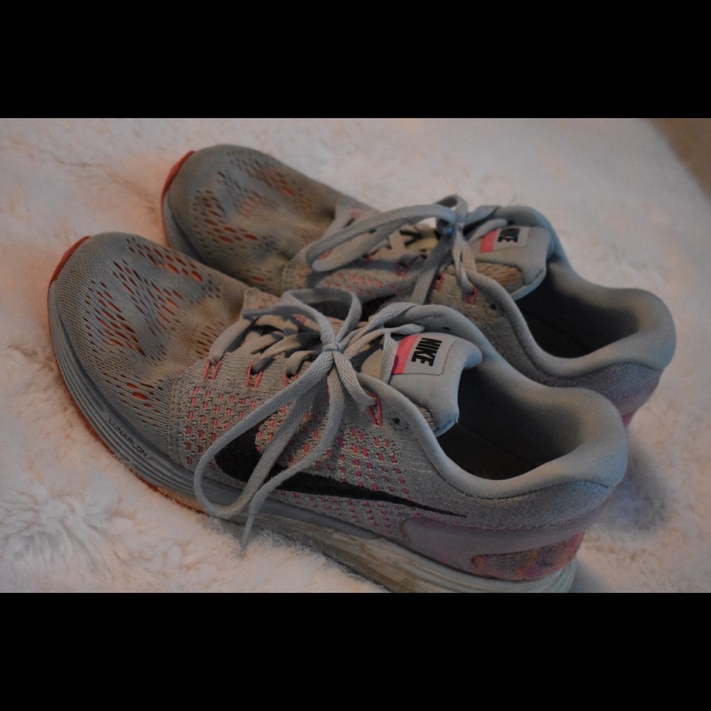 Nike tennis shoes